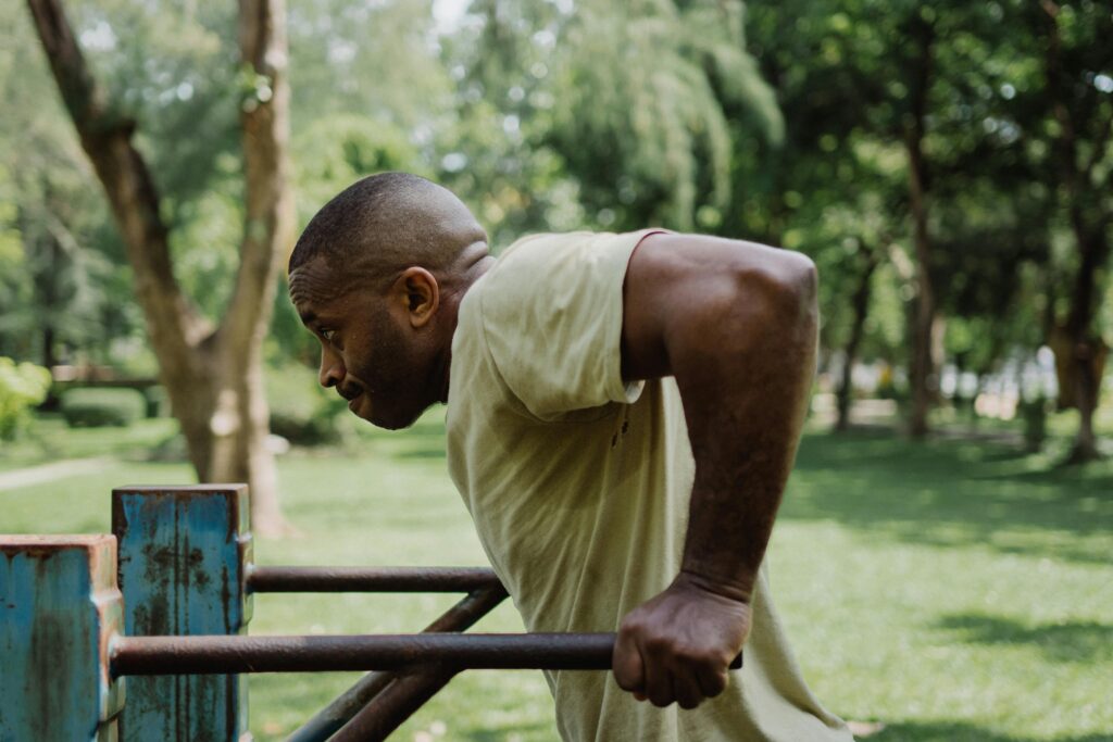 man with shoulder pain performing dips